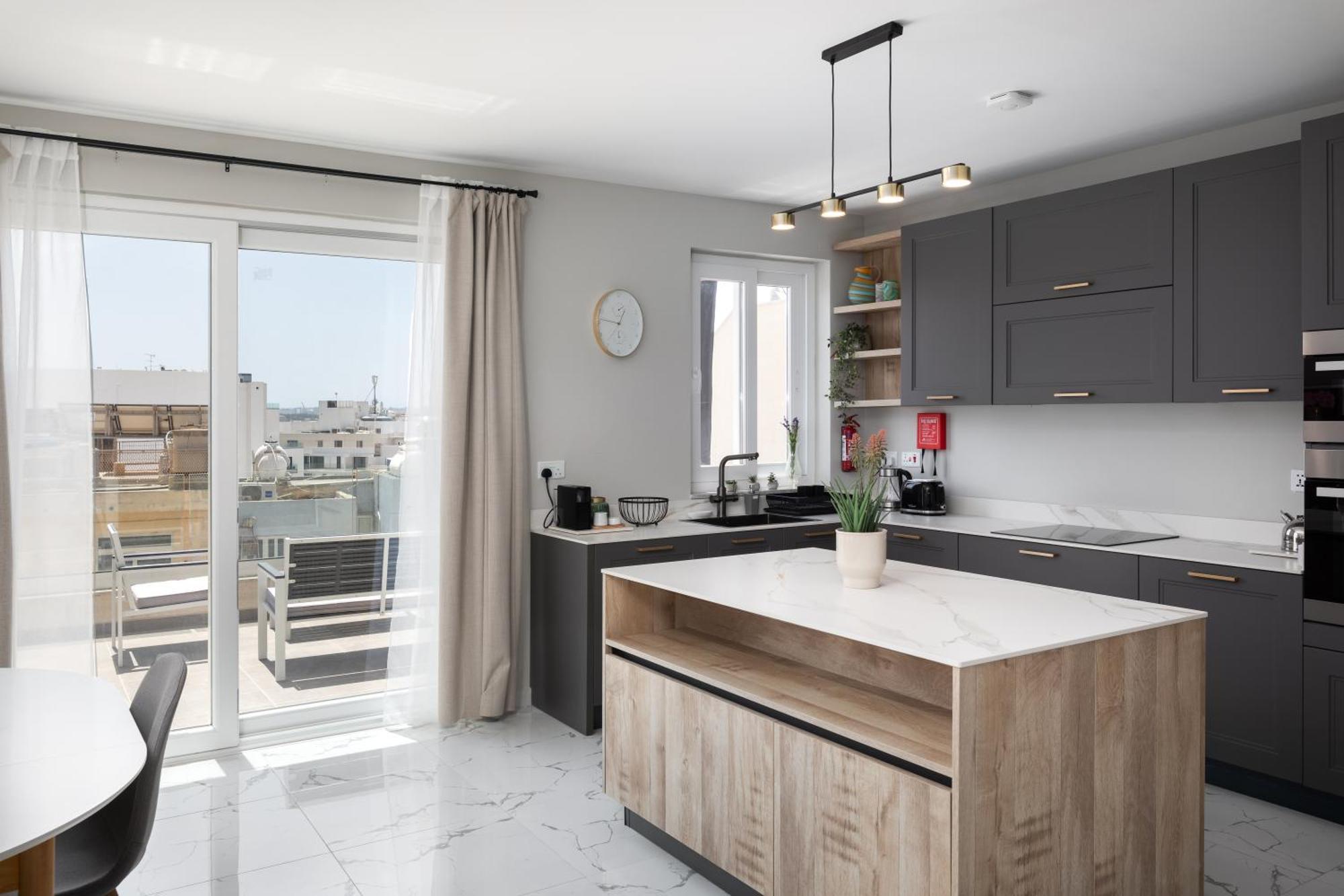 Modern 2Br Cosy Apartment With Large Terrace - Close To Manoel Island & Tigne Shopping Mall Sliema Exterior foto